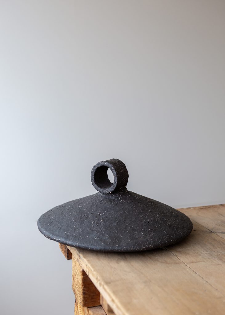 Vessel/hoe XXX, 2025, Ceramic, 20 x 38 x 30 cm, Unique