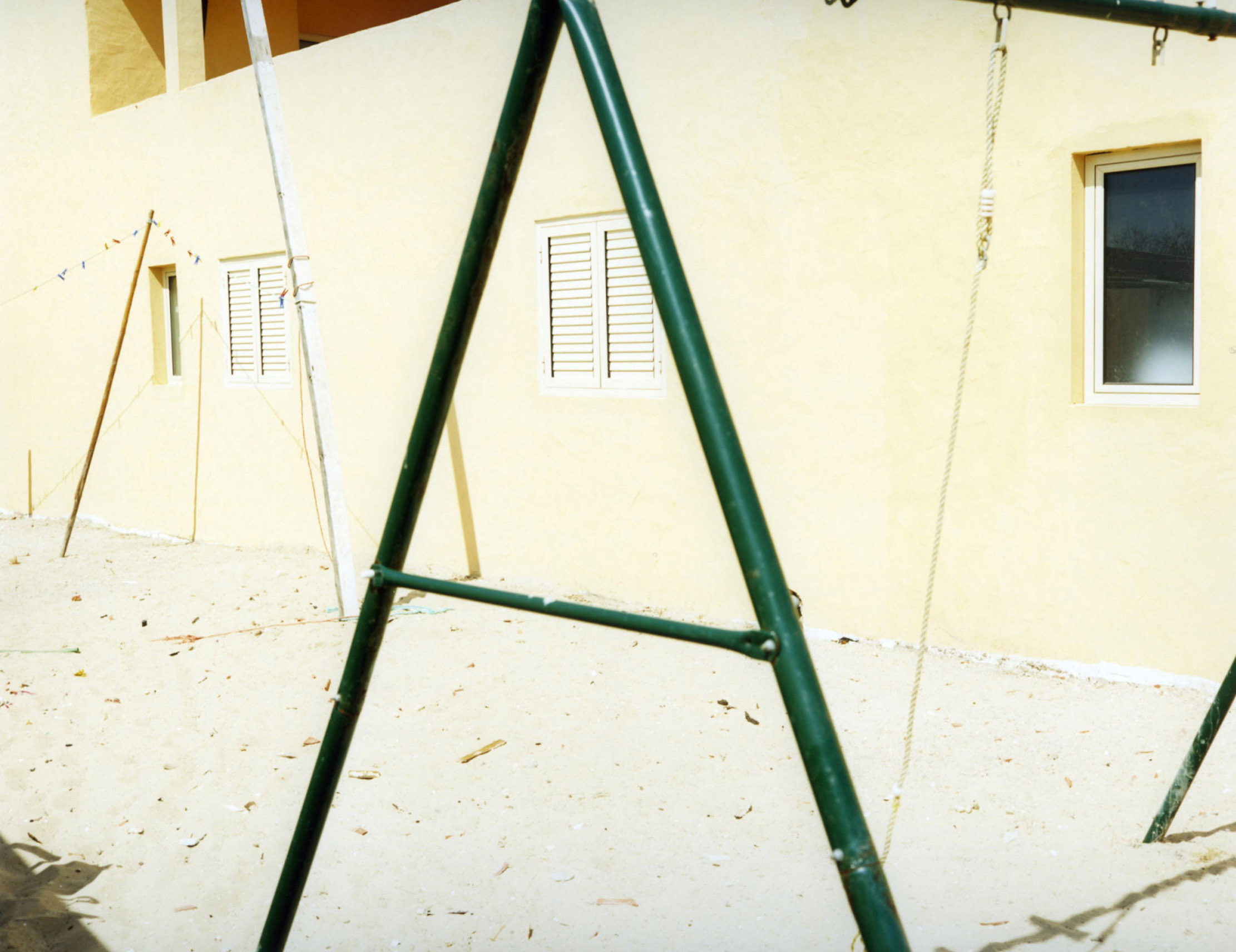 Joachim Brohm – Fassade Nr. 1 / Facade No. 1 (From ‘Culatra’), 2010, C-print, 85 x 100 cm, Edition of 5 + 2AP