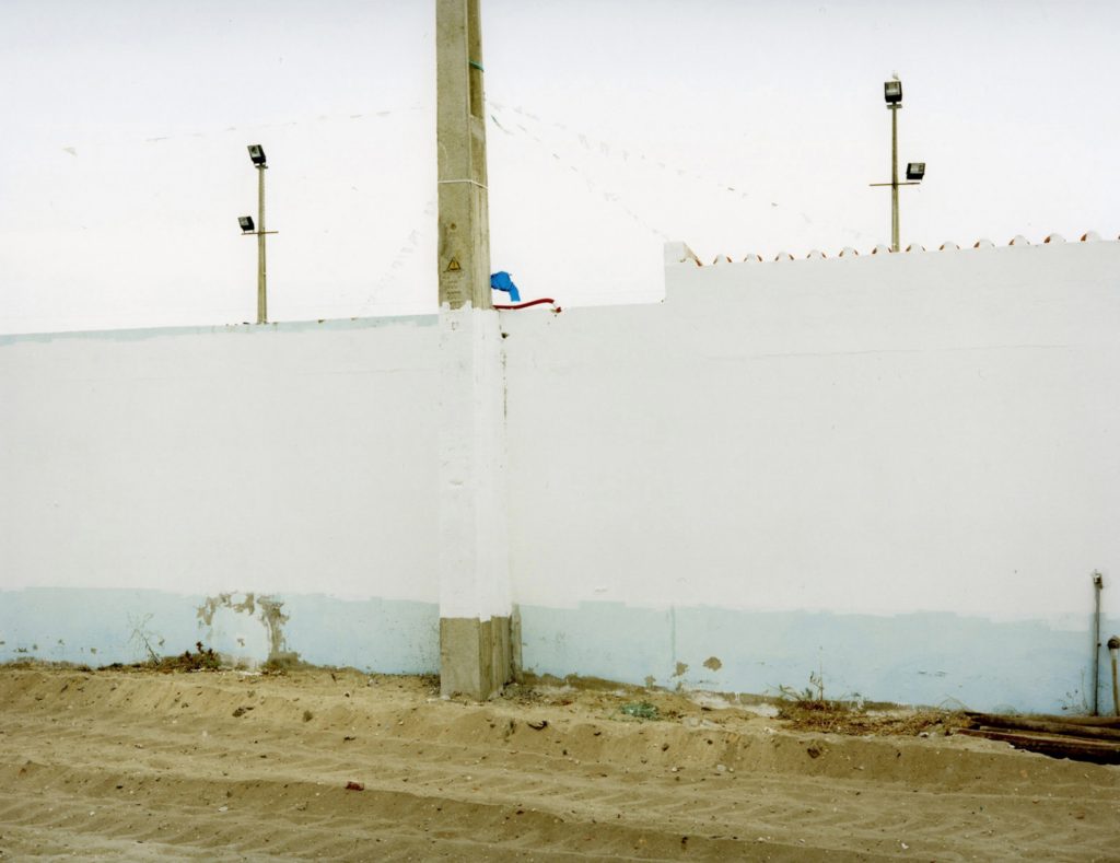 Joachim Brohm – Wall (From ‘Culatra’), 2010, C-print, 85 x 100 cm, Edition of 5 + 2AP
