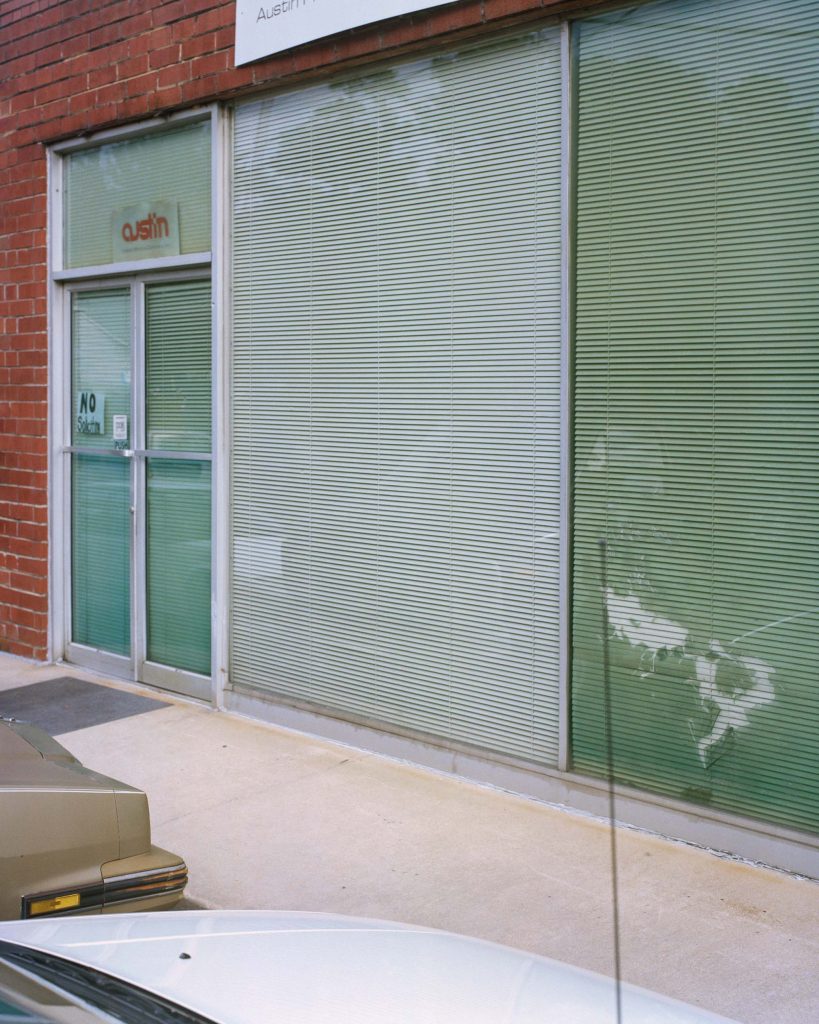 Ron Jude – Atlanta, GA #3 (From ‘Vitreous China’), 1994, Archival pigment print, 56 x 43.25 cm, Edition of 5 + 2AP