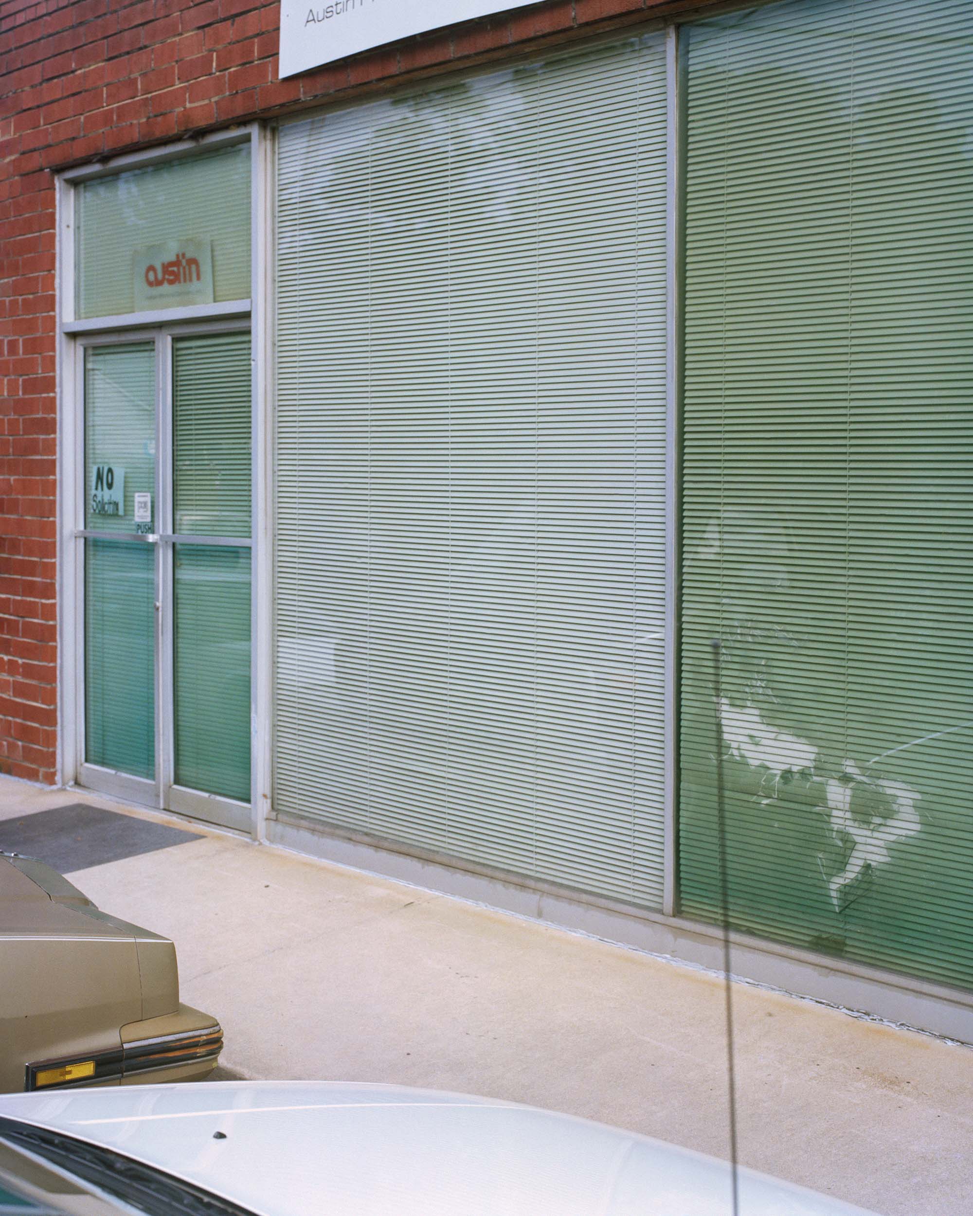 Ron Jude – Atlanta, GA #3 (From ‘Vitreous China’), 1994, Archival pigment print, 56 x 43.25 cm, Edition of 5 + 2AP