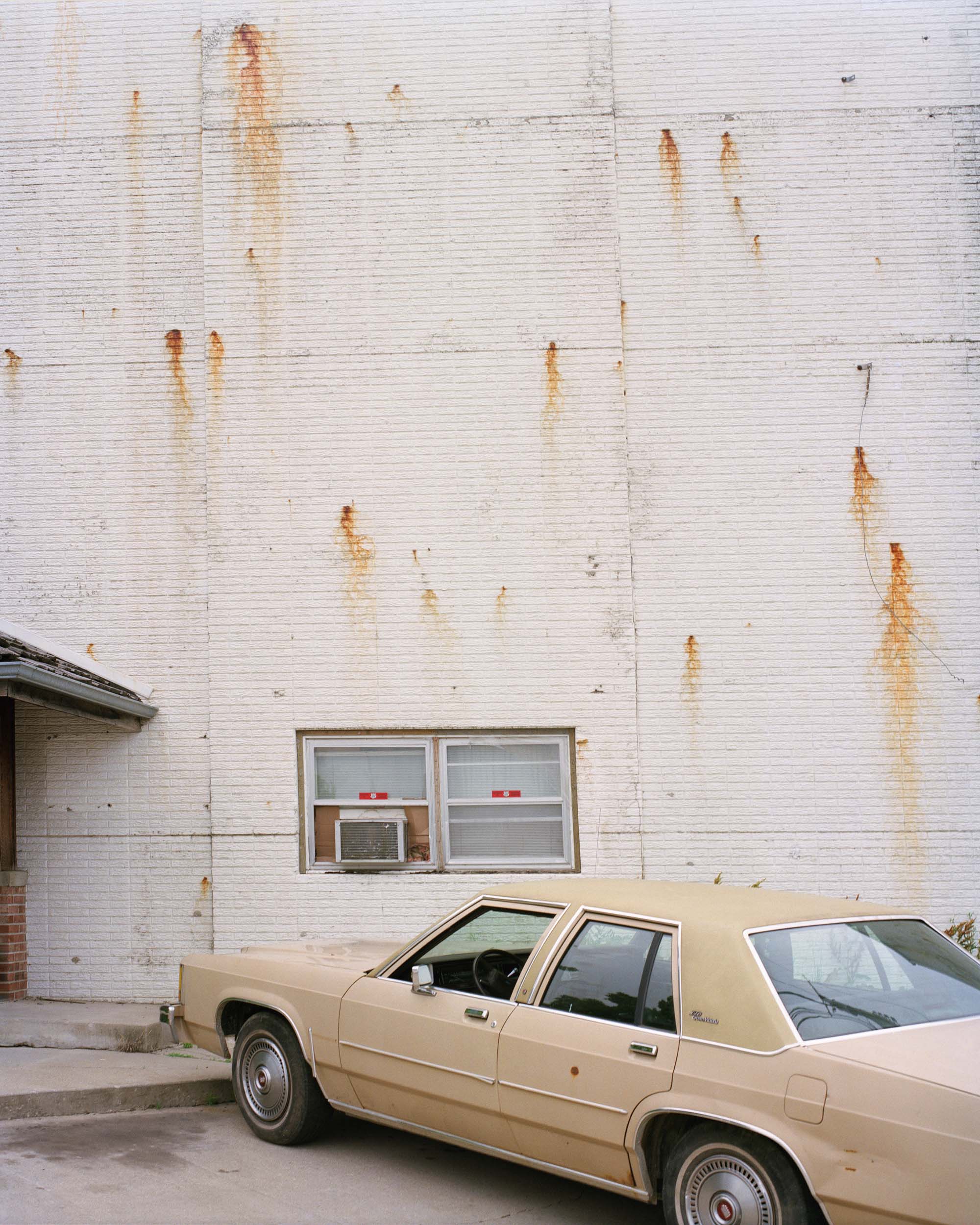 Ron Jude – Des Moines, IA (From ‘Vitreous China’), 1996, Archival pigment print, 56 x 43.25 cm, Edition of 5 + 2AP